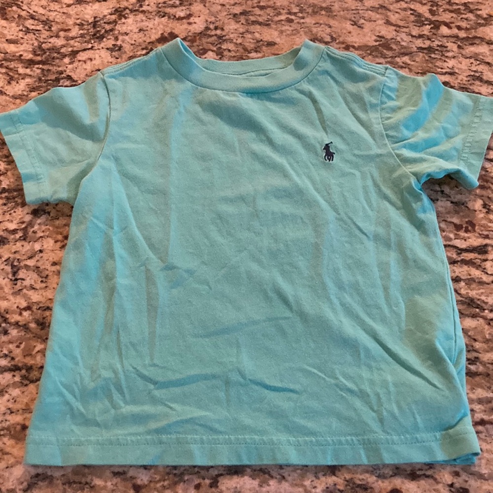 Polo T-shirt.